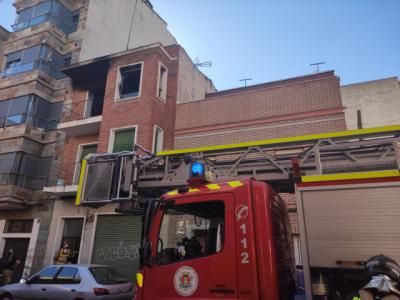 El fuego calcina una vivienda en Talavera