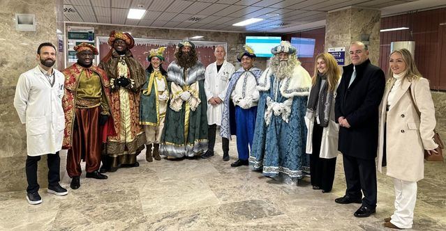 Los Reyes Magos sorprenden a los más pequeños en el Hospital de Talavera con regalos y sonrisas