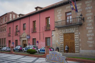 Exigen a la concejala del padrón que “solucione las vergonzosas colas en el Ayuntamiento”