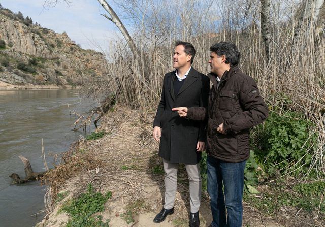 El alcalde de Toledo visita la obra de recuperación de la ribera del Casco Histórico