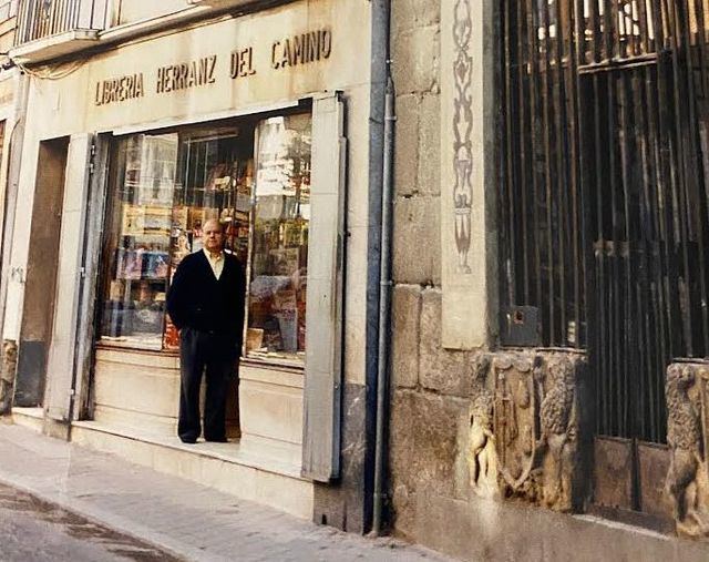 Don Alfonso en la Librería Herranz del Camino