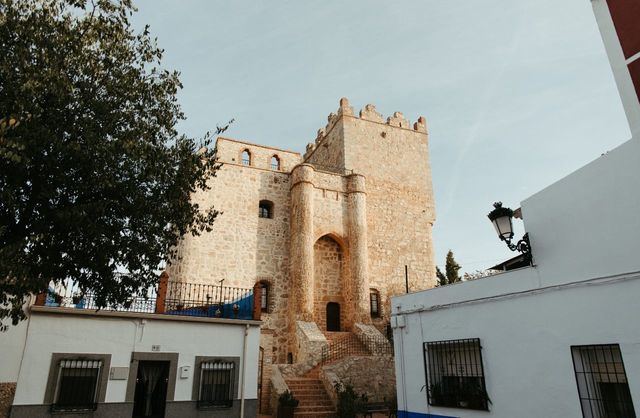 Explora el Castillo de Manzaneque con una experiencia teatralizada y cata de vinos