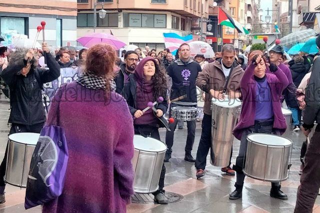 Gran participación en la manifestación feminista de Talavera pese a la lluvia