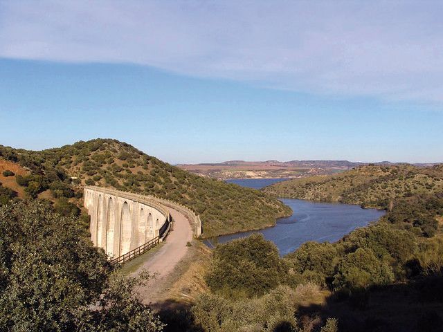 Panorámica de uno de los tramos de la Vía Verde de La Jara. 