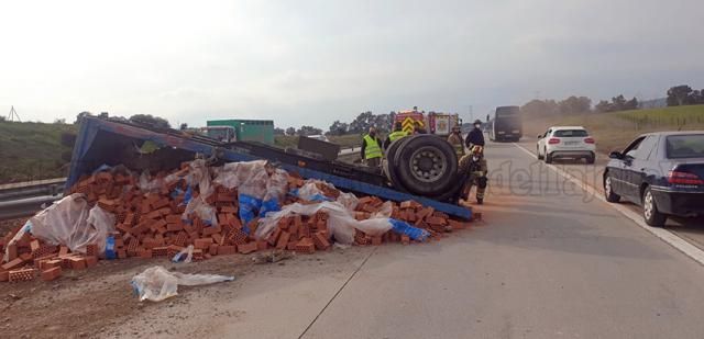 TALAVERA | Aparatoso accidente en la A-5 (fotos)