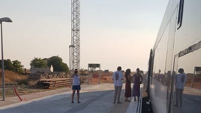 Un “terrible” viaje en tren a 40 grados y sin agua obliga a parar en Oropesa