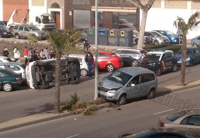 APARATOSO | Accidente múltiple en una avenida de Talavera con 4 vehículos implicados (FOTOS)