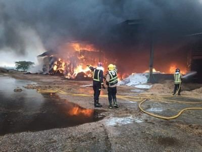 TALAVERA LA NUEVA | Impresionante incendio en una vaquería