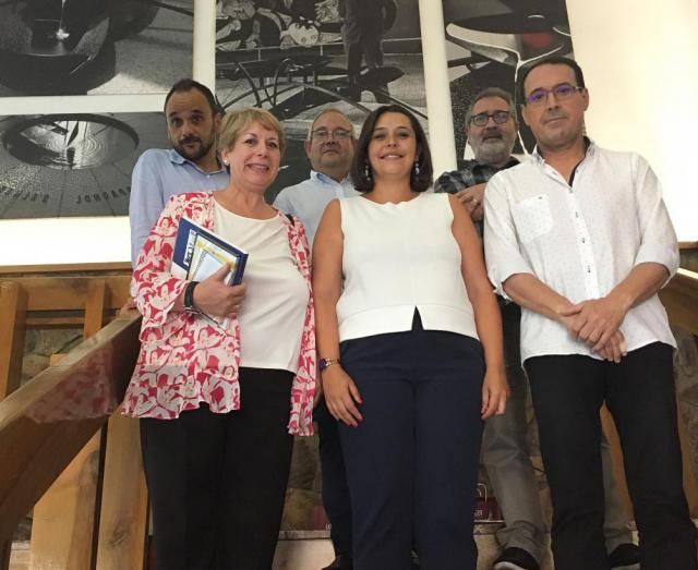 Ana Muñoz y María del Carmen Montes, en el Ayuntamiento.