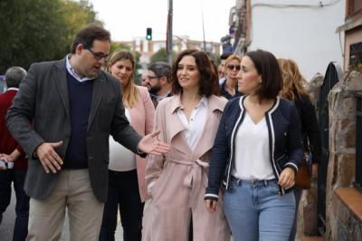 Ayuso tiende la mano a C-LM para "crecer juntos" dentro de un proyecto nacional "por encima de regionalismos"