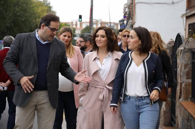 Ayuso tiende la mano a C-LM para 'crecer juntos' dentro de un proyecto nacional 'por encima de regionalismos'