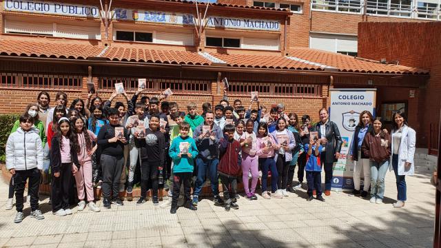 La emotiva visita de David López al CEIP Bilingüe Antonio Machado