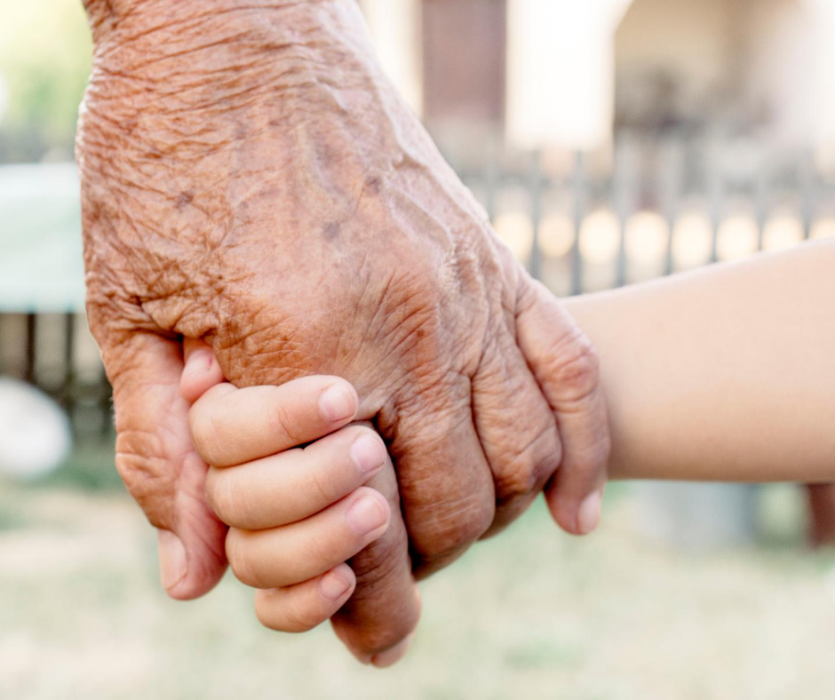 OPINIÓN | Día de los Abuelos. Una ocasión para reconocer el afecto, el recuerdo y el valor de abuelos en las familias