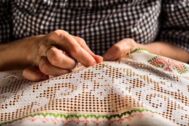 CULTURA | Los bordados artesanos de Castilla-La Mancha conquistan la moda