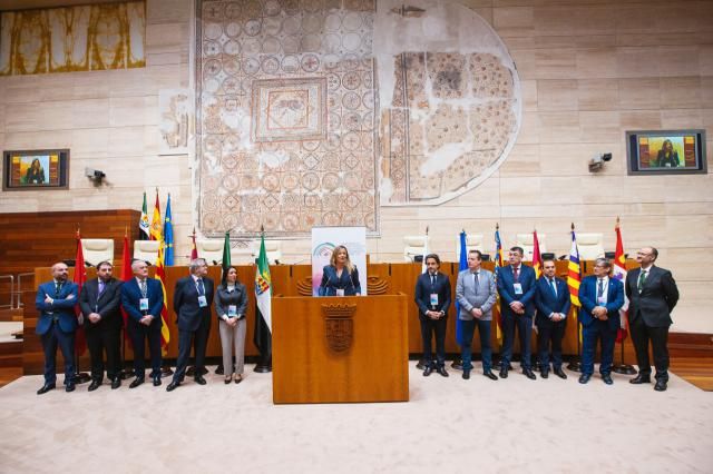 Bellido impulsa el trabajo en común con otros parlamentos sobre despoblación y discapacidad