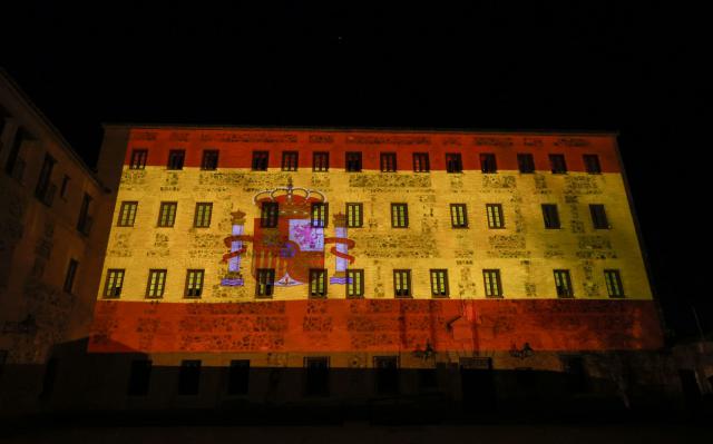 Hoy y mañana podrás ver la bandera de España en la fachada del Convento de San Gil de Toledo