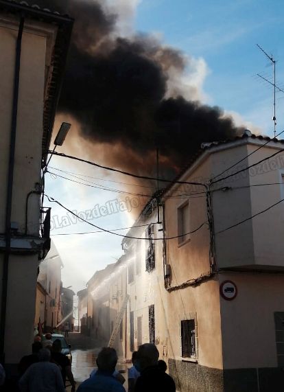 VÍDEO | Incendio en la casa de Goyo Benito, en El Puente del Arzobispo