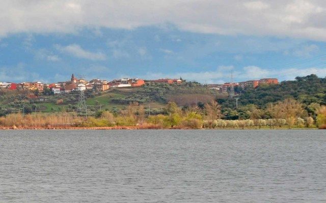 El alcalde de Cazalegas asegura que 'no está prohibido bañarse en el embalse'