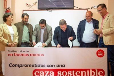 García-Page firma un Pacto por la Caza en CLM