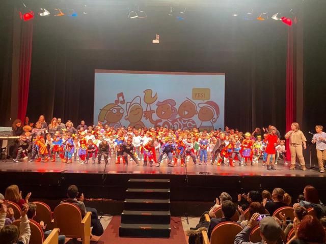 EL CEIP San Ildefonso celebra el 'Festival de la Navidad' contra el acoso escolar