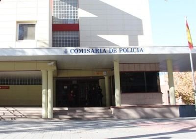 Detenido un varón por violencia de género y su mujer por agredir a dos policías