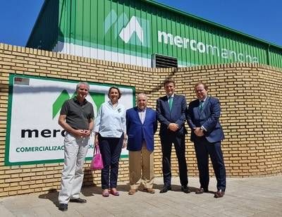 Caja Rural visita Mercomancha, empresa especializada en productos agroalimentarios