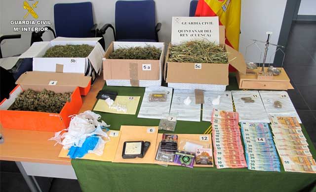 La Guardia Civil detiene a dos personas por tráfico de drogas