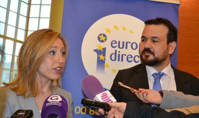 La directora general de Relaciones Institucionales y Asuntos Europeos, Virgina Marco, y el de Juventud y Deportes, Juan Ramón Amores