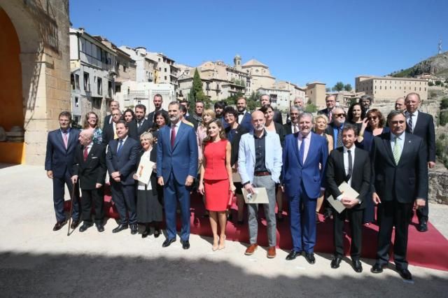 Foto de familia de los Premios Nacionales de Cultura 2016 en la Catedral de Cuenca