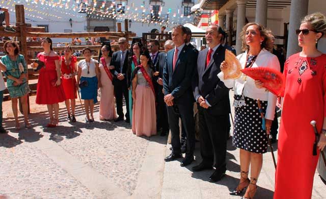 El delegado del Gobierno en CLM, José Julián Gregorio, visita La Puebla de Montalbán