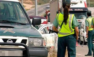 Detienen a 3 personas por tenencia ilícita de armas y dañar un vehículo policial