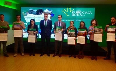 Eurocaja Rural repartirá 80.000 calendarios de pared de 2019 con 12 imágenes de clientes y empleados