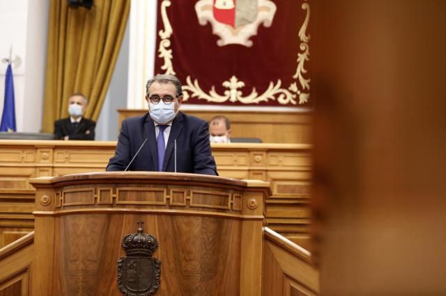 El consejero de Sanidad interviene en las Cortes regionales