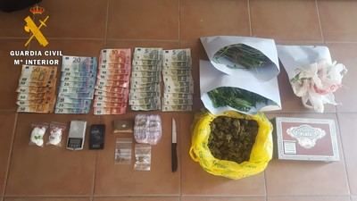 La Guardia Civil ha desmantelado un punto de venta de droga en Santa Cruz del Retamar