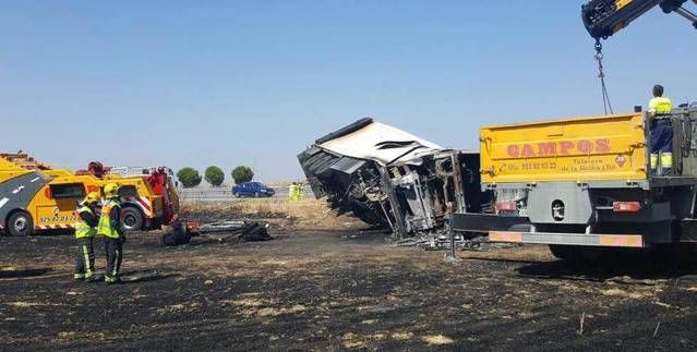 Vuelca un camión frigorífico en el km 60 de la A-5