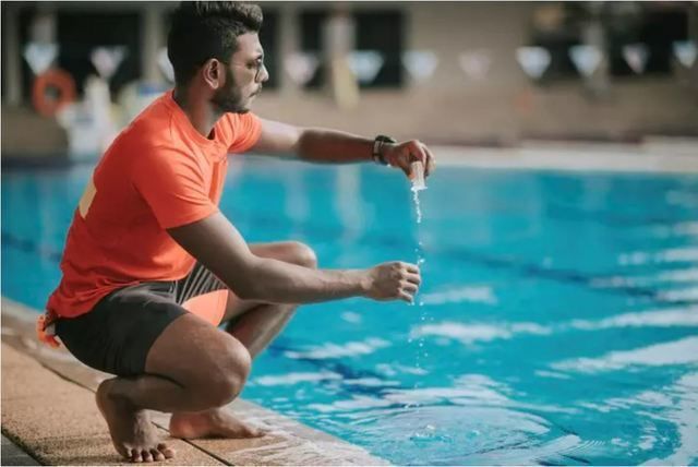 ¡Cuidado al bañarte en la piscina!