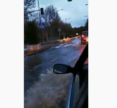 VÍDEO | La lluvia genera grandes balsas de agua en la Avenida de Castilla-La Mancha