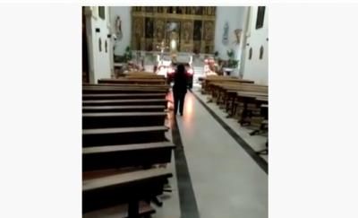 V&#205;DEO | Un conductor &#8220;endemoniado&#8221; empotra su coche hasta el altar de una Iglesia