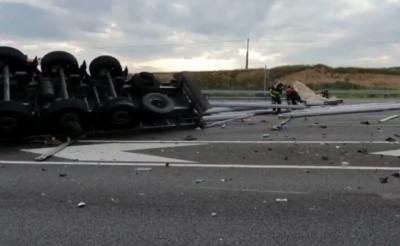 VÍDEO | Vuelca un tráiler en la autovía A-5, sentido Talavera de la Reina