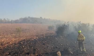 LA ESTRELLA | 25 medios y 120 personas trabajan en la extinción de un incendio