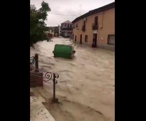 VÍDEO | La riada en Cebolla arrastra lo que encuentra a su paso