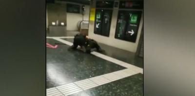 VÍDEO | Dos vigilantes, a puñetazos en el Metro de Barcelona