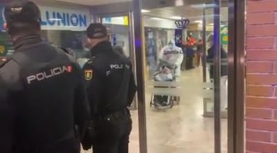 VÍDEO | La emoción de Arturo, policía talaverano, tras abandonar el hospital y superar la Covid