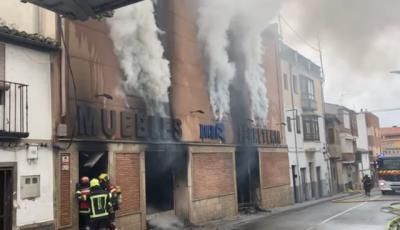 OROPESA | El fuego calcina 'Rocha' (vídeo)