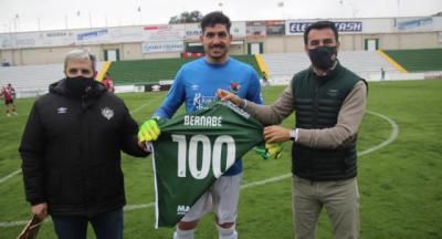 FÚTBOL | El velaíno Ángel Bernabé, “centenario” en el CP Cacereño