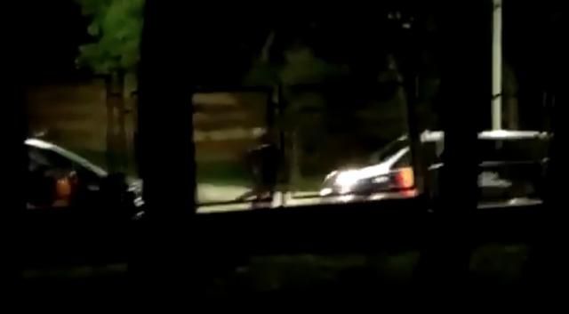 VÍDEO | Detenido por atacar a hachazos varios vehículos policiales