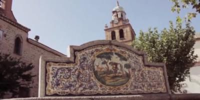 Así defiende Page en Europa la cerámica de Talavera y los bordados de Lagartera