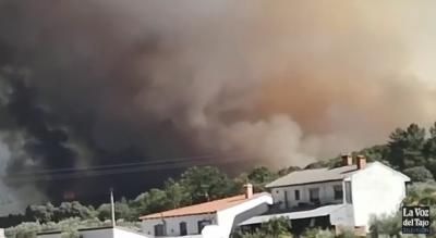 Los 300 desalojados por el incendio de Sevilleja de la Jara podrán volver a sus casas