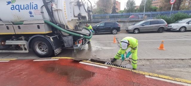 Talavera intensifica la limpieza de imbornales para evitar inundaciones 