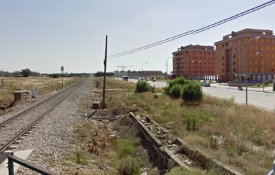 La Policía evita un suicidio junto a la vía del tren en Talavera